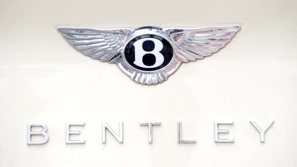 Kannes Francja Wrzesień 2023 Bliski Widok Znaku Bentleya Napisu Samochodzie — Wideo stockowe