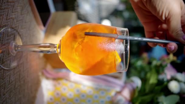 오렌지와 슬로우 오렌지 칵테일을 — 비디오