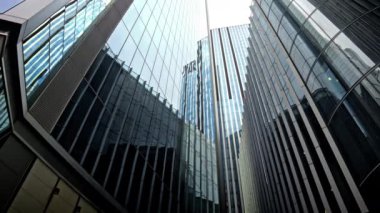 İngiltere 'nin şehir merkezindeki Londra şehrinde birden fazla gökdelen manzarası