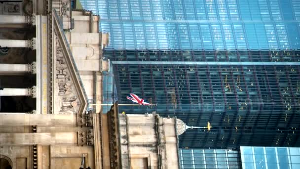 Verticaal Beeld Van Royal Exchange Klassiek Gebouw Wolkenkrabber Achtergrond London — Stockvideo