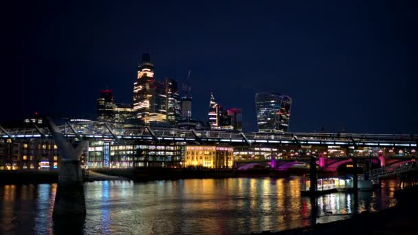 Cityscape London Evening United Kingdom Небоскрёбы Районе Города Река Темза — стоковое видео