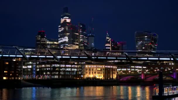 Cityscape Του Λονδίνου Στο Κέντρο Βράδυ Ηνωμένο Βασίλειο Ουρανοξύστες Στην — Αρχείο Βίντεο
