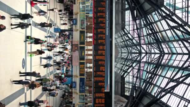 Лондон Объединенный Кингдом Сентября 2023 Вертикальный Вид Интерьер Вокзала Ливерпуль — стоковое видео