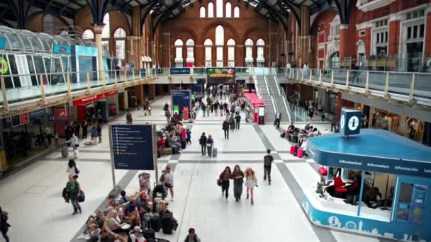 Londen Verenigd Koninkrijk September 2023 Liverpool Street Station Interieur Met — Stockvideo