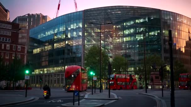 Londen Verenigd Koninkrijk September 2023 Straatbeeld Van Stad Bij Zonsondergang — Stockvideo