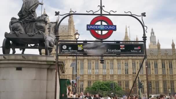 London United Kingdom August 2023 Entrance Westminster Underground Station Walking — Stock Video