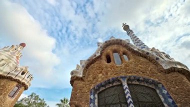 Barselona, İspanya - 27 Ekim 2023, Park Guell. Antoni Gaudi mimari elementleri