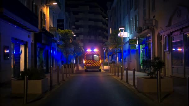 Cannes Francia Septiembre 2023 Ambulancia Pie Calle Con Luces Intermitentes — Vídeos de Stock