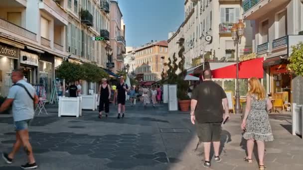 ニース フランス 2023年9月25日 街の街並み 複数の歩行者 カフェ 古典的な建物 — ストック動画
