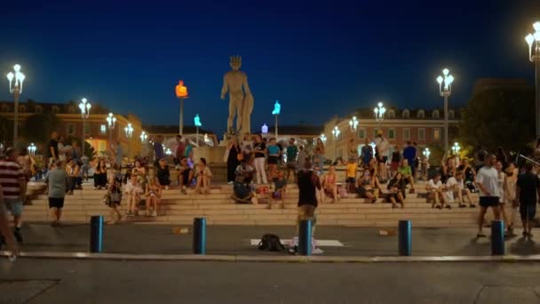 ニース フランス 2023年9月25日 夜にミサナを置く 多数の歩行者 古典的な建物および照明 太陽噴水 — ストック動画