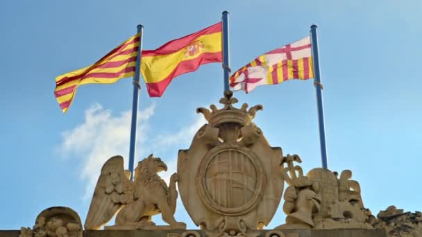 Закрыть Вид Casa Ciutat Флагами Барселоны Испании Каталонии Вершине Испании — стоковое видео