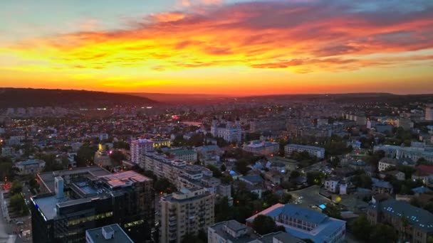 Vista Aérea Drone Iasi Pôr Sol Roménia Múltiplos Edifícios Históricos — Vídeo de Stock