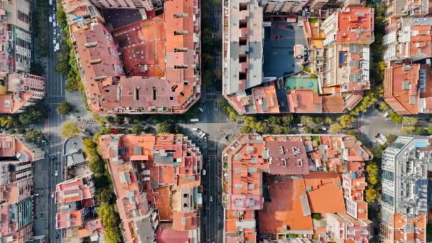 Flygdrönare Vertikal Över Barcelona Spanien Stad Centrum Med Berömda Bostadsområden — Stockvideo