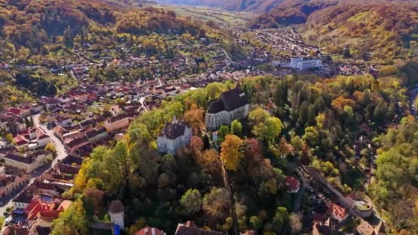 Romanya Nın Sonbahar Mevsiminde Sighisoara Nın Hava Aracı Görüntüsü — Stok video