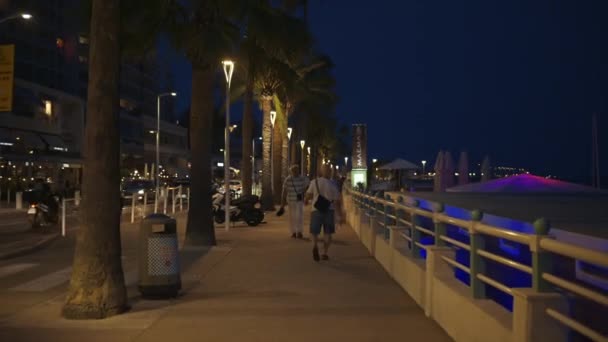 Cannes França Setembro 2023 Vista Rua Aterro Noite Caminhando Pessoas — Vídeo de Stock