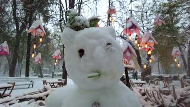 Close Snowman Park Heavy Snowing Winter — Stock Video