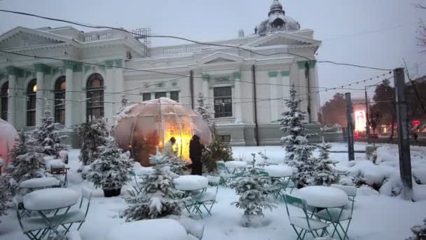 Kávové Stoly Skleněné Iglú Sněhu Kišiněvě Moldavsko — Stock video