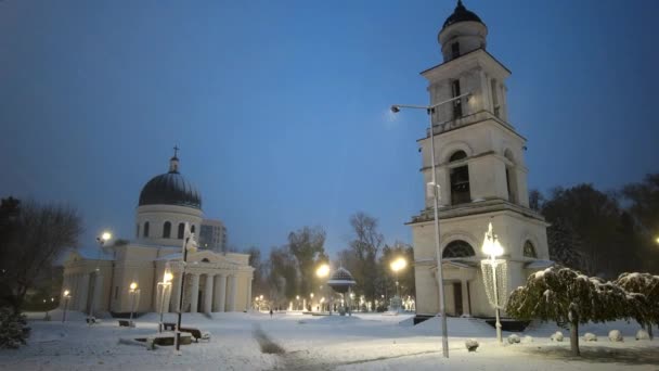 Centrální Katedrála Narození Kišiněvě Večer Modrou Oblohou Zimě Sněží — Stock video
