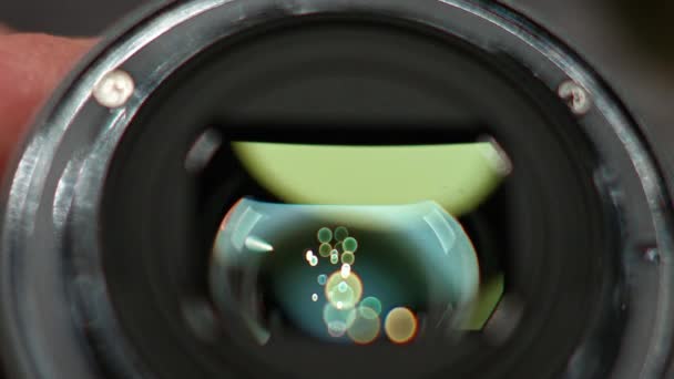 Lens Görüntüsünü Işaret Fişekleri Yansıyan Işıklarla Kapat — Stok video