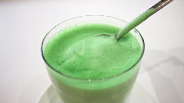 Verres Matcha Latte Verts Dans Café Close — Video