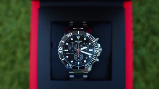 塞浦路斯尼科西亚 2023年8月5日 Tissot Swiss金属瑞士的近景制作了新型手表 — 图库视频影像