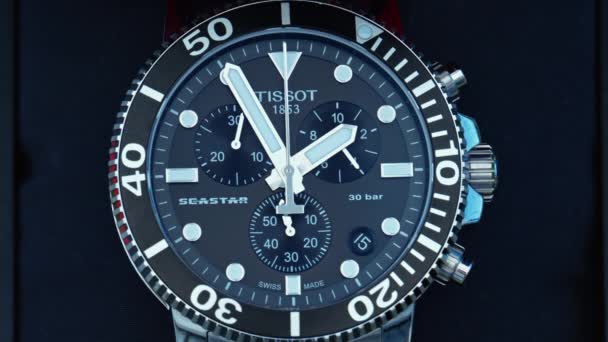 ニコシア キプロス 2023年8月2023日 金属チソスイスのクローズビューは時計の新しいモデルを作りました — ストック動画