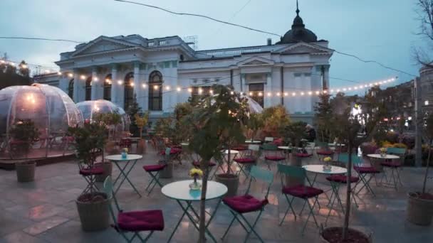 Кишинев Молдова Ноября 2023 Года Вечером Кафе Bonjour Площади Михая — стоковое видео