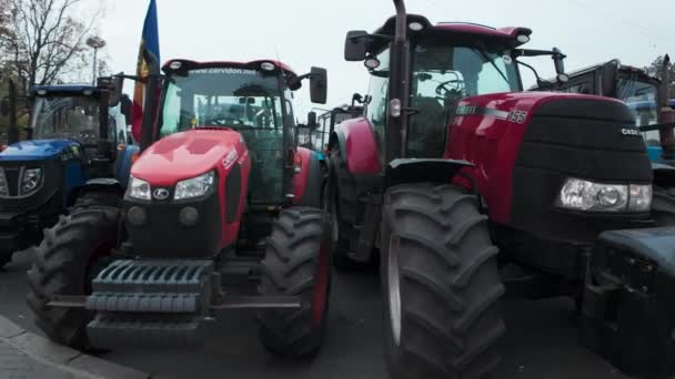 Chisinau Moldavie Novembre 2023 Tracteurs Rangée Protestant Devant Bâtiment Gouvernement — Video