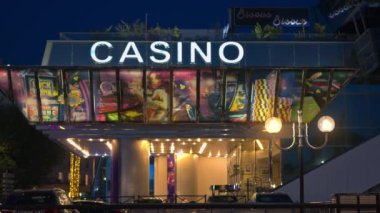 CANNES, FRANCE - 2. SEPTEMBER 2023: Fransız Riviera Bulvarı 'ndaki Festival ve Kongre Sarayı' nın bir parçası olarak Casino Barriere Le Croisette