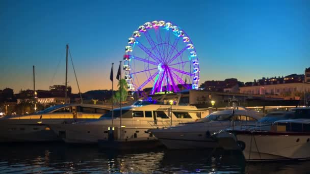 Groep Jachten Aangemeerd Oude Haven Van Cannes Nachts Ferris Wiel — Stockvideo