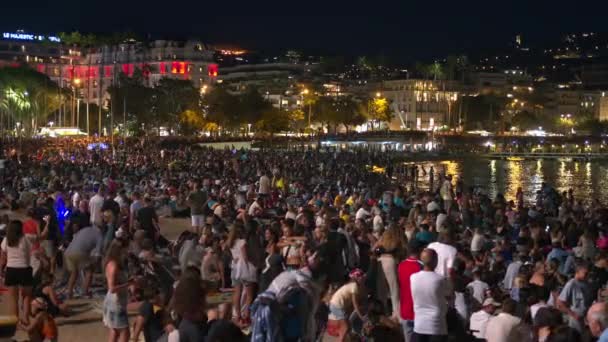 Cannes France September 2023 Crowded Beach Filled People Night — Stock Video