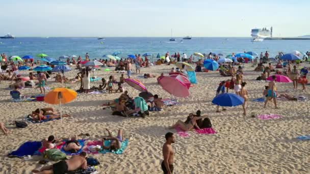 Cannes França Setembro 2023 Croisette Praia Lotada Cheia Pessoas Guarda — Vídeo de Stock