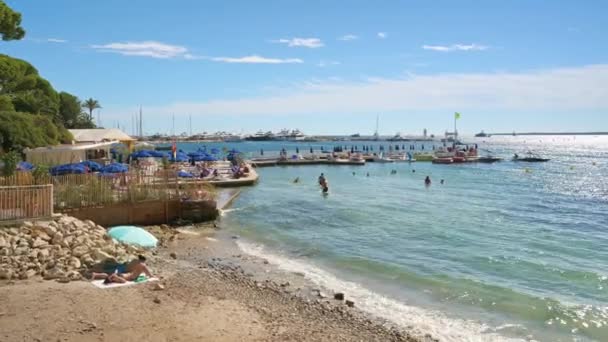 Juan Les Pins Francie Září 2023 Lidé Užívají Pláže Belle — Stock video