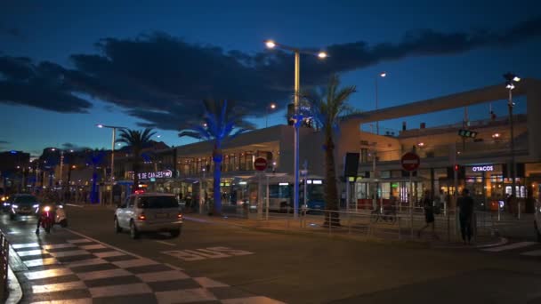 Cannes Frankreich September 2023 Fußgänger Und Autos Eingang Zum Bahnhof — Stockvideo