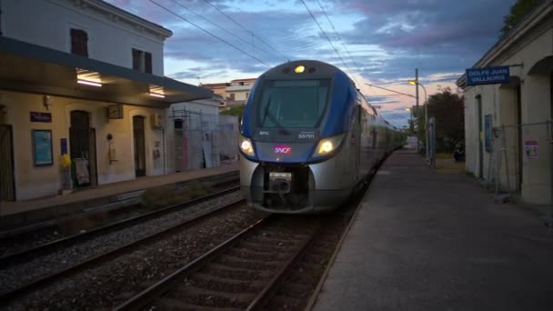 Golfe Juan Francia Septiembre 2023 Tren Que Llega Estación Tren — Vídeos de Stock