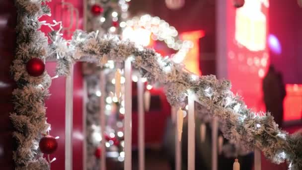 Stříbrné Červené Bílé Vánoční Hračky Ozdoby Ozdoby Vánočním Trhu — Stock video