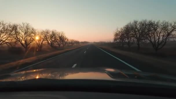 Vista Janela Carro Estrada Frente Pela Manhã Nascer Sol Com — Vídeo de Stock