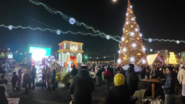 Chisinau Moldova December 2023 People Street Christmas Market Night — Stock Video