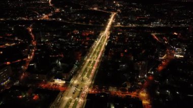 Geceleri Chisinau şehir merkezinin hava aracı görüntüsü. Moldova