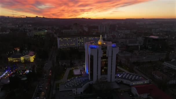 Вид Воздуха Здание Президентства Кишинева Закате Красным Небом Молдова — стоковое видео