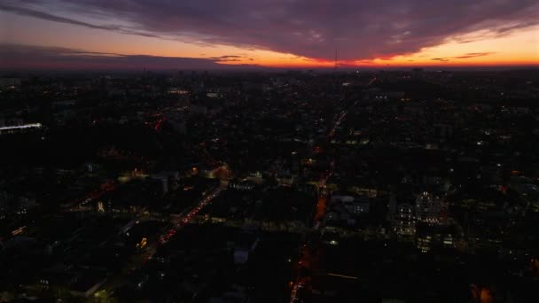 Luchtfoto Drone Uitzicht Chisinau Stad Bij Zonsondergang Blauw Uur Met — Stockvideo