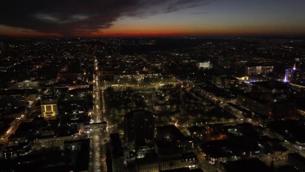 夜间空中俯瞰基希讷乌中心城市 设有大教堂和政府大楼 摩尔多瓦 — 图库视频影像
