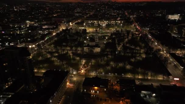 Luchtfoto Drone Uitzicht Chisinau Centrum Stad Met Kathedraal Regeringsgebouw Nachts — Stockvideo