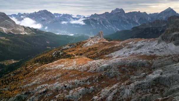 Flygdrönare Över Cinque Torri Liten Klippformation Dolomiterna Italien — Stockvideo