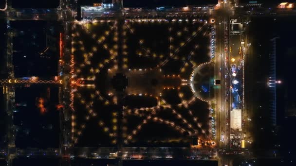 Geceleri Chisinau Şehir Merkezinin Hava Aracı Görüntüsü Noel Kış Süslemeleri — Stok video