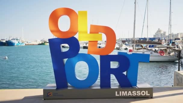 Limassol Cypr Sierpnia 2023 Stary Port Pełen Łodzi Rybackich Luksusowych — Wideo stockowe