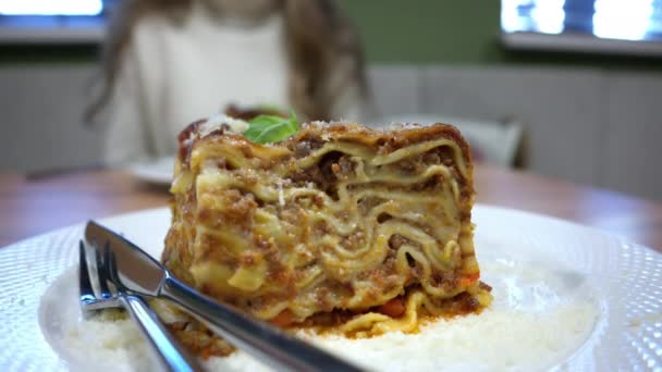 意大利宽面条 牛肉沙司 — 图库视频影像