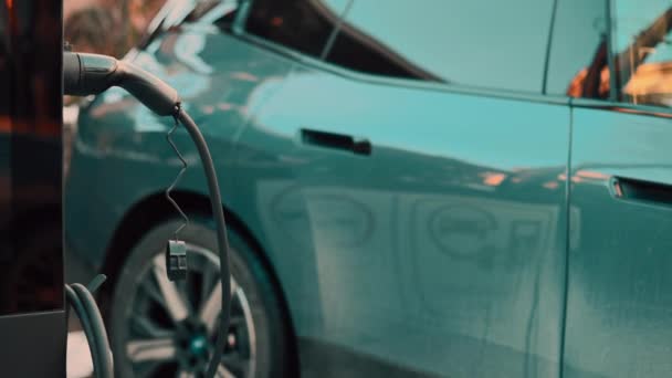 Elektrikli Araba Şarj Istasyonu Kapanıyor — Stok video