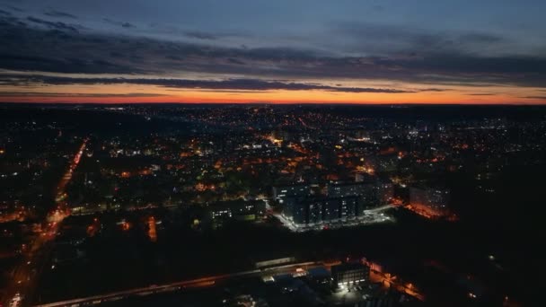 Vista Aérea Drone Cidade Chisinau Noite Hora Azul Moldávia — Vídeo de Stock