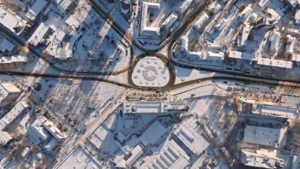 Drona Aeriană Vederea Sus Orașului Acoperită Zăpadă Trafic Mișcare Răsăritul — Videoclip de stoc